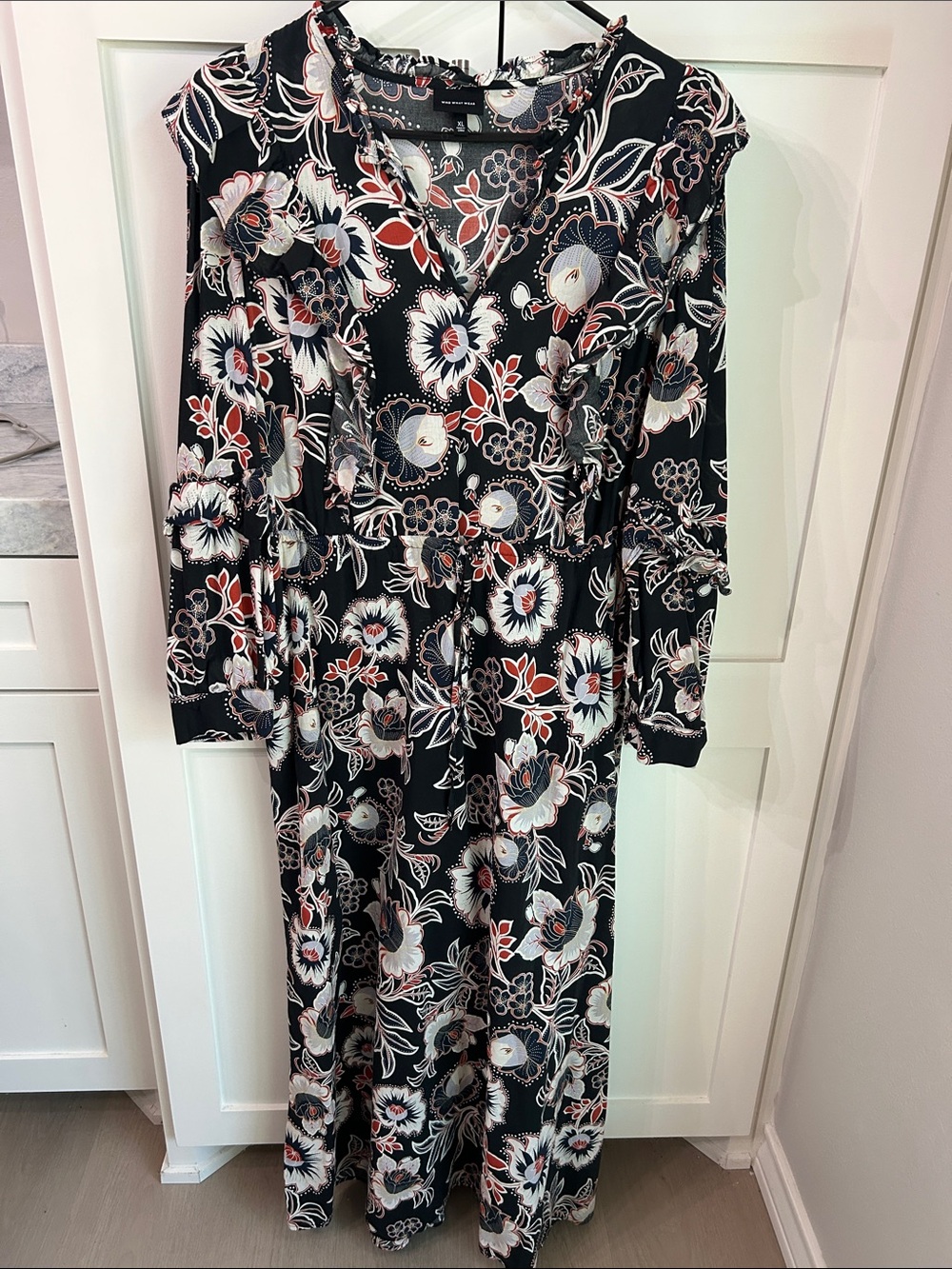 Who What Wear Black Floral V-Neck Tie-Waist Maxi Dress